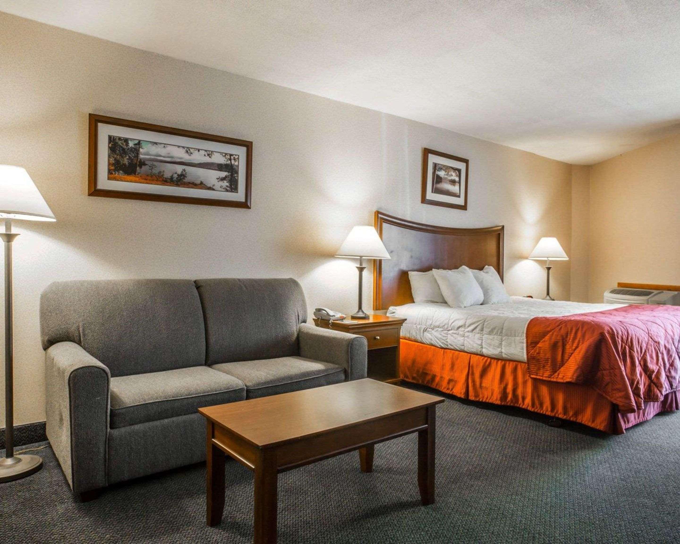 Clarion Inn & Suites Lake George Exterior foto