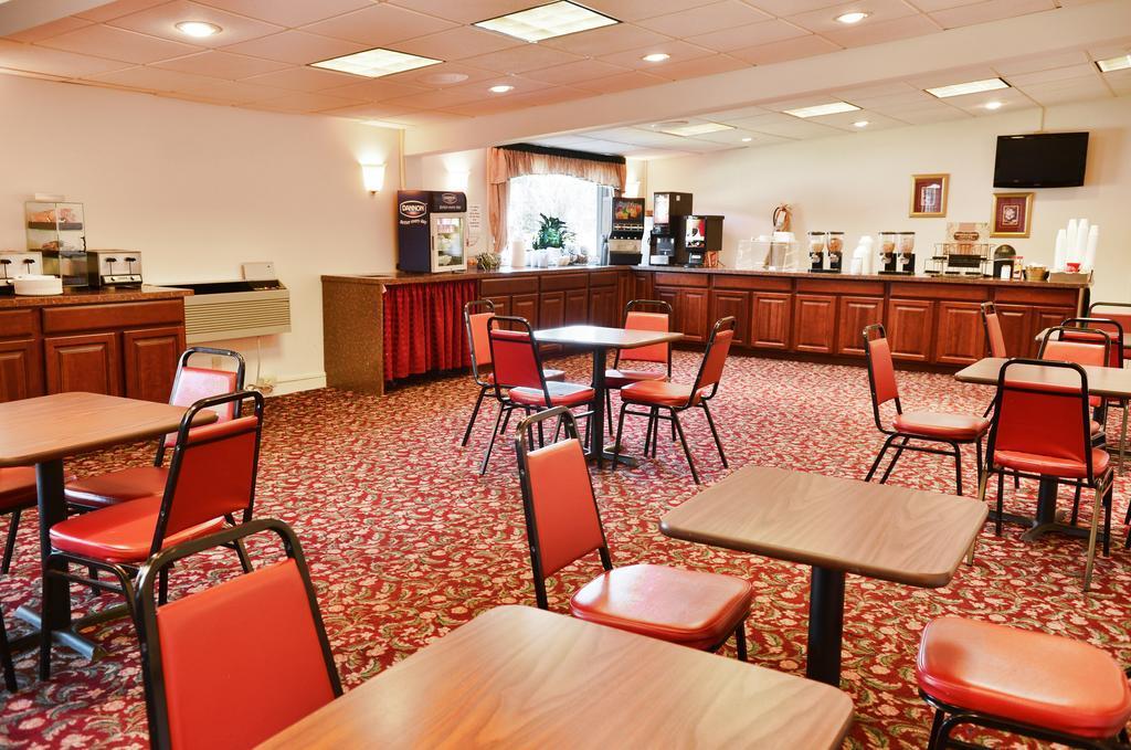 Clarion Inn & Suites At The Outlets Of Lake George Exterior foto