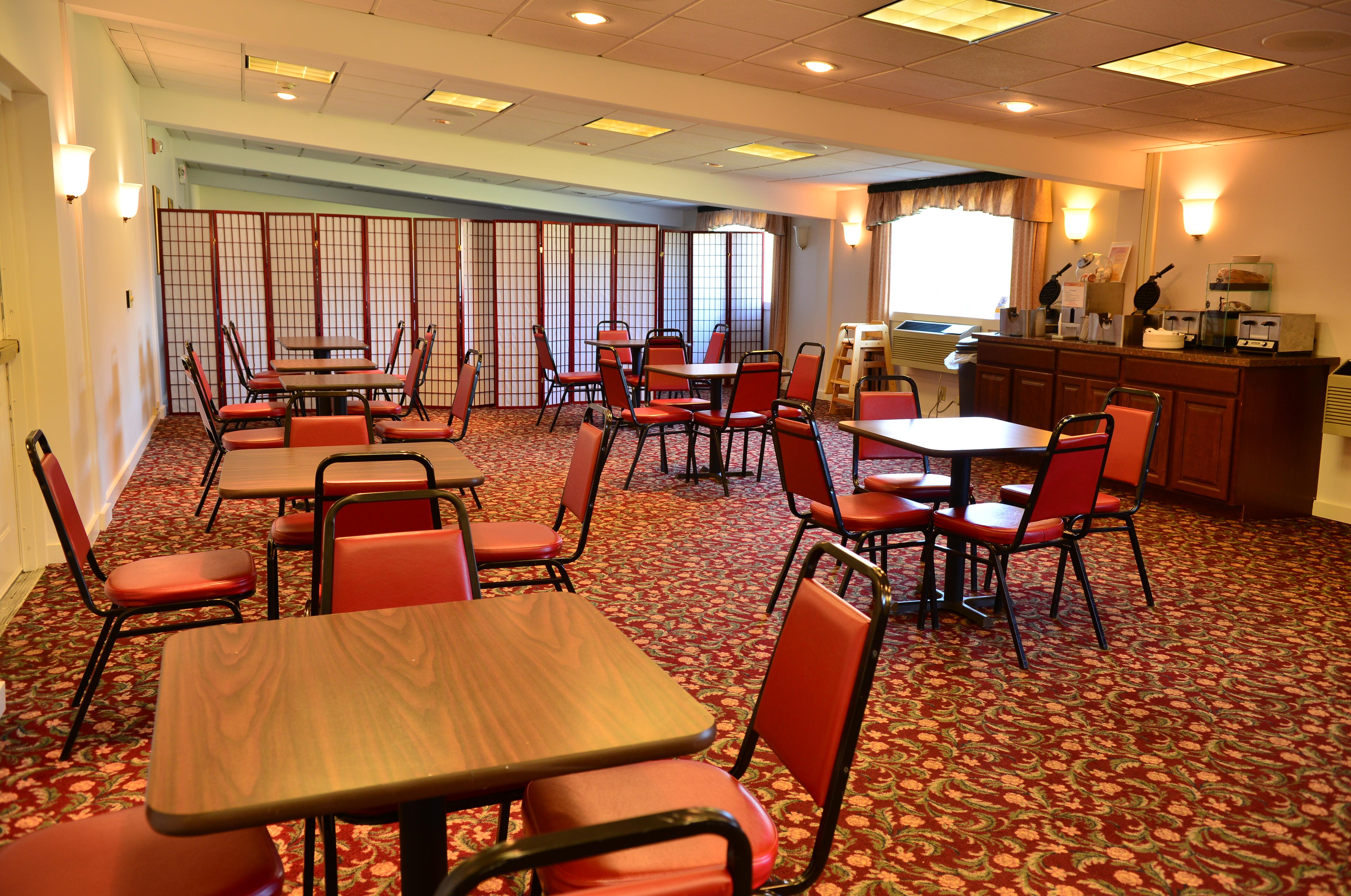 Clarion Inn & Suites At The Outlets Of Lake George Exterior foto