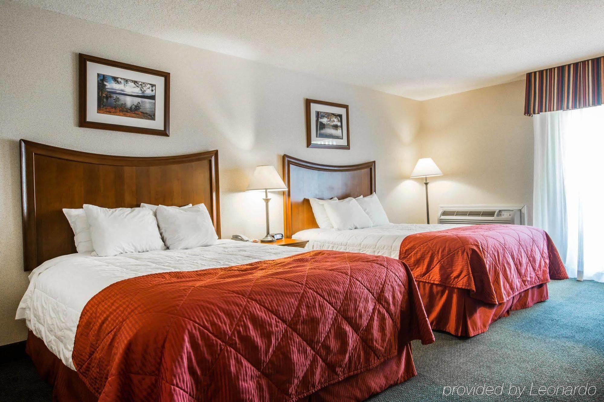 Clarion Inn & Suites At The Outlets Of Lake George Exterior foto